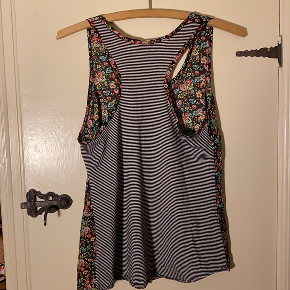 Bundle30 - Floral Tank Top - Picture 2 of 2